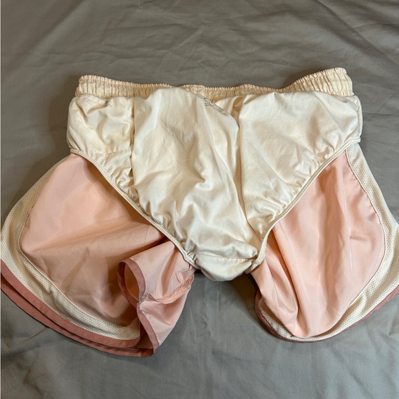 Nike Dri-Fit fitness shorts in peach color Size large - Picture 8 of 11